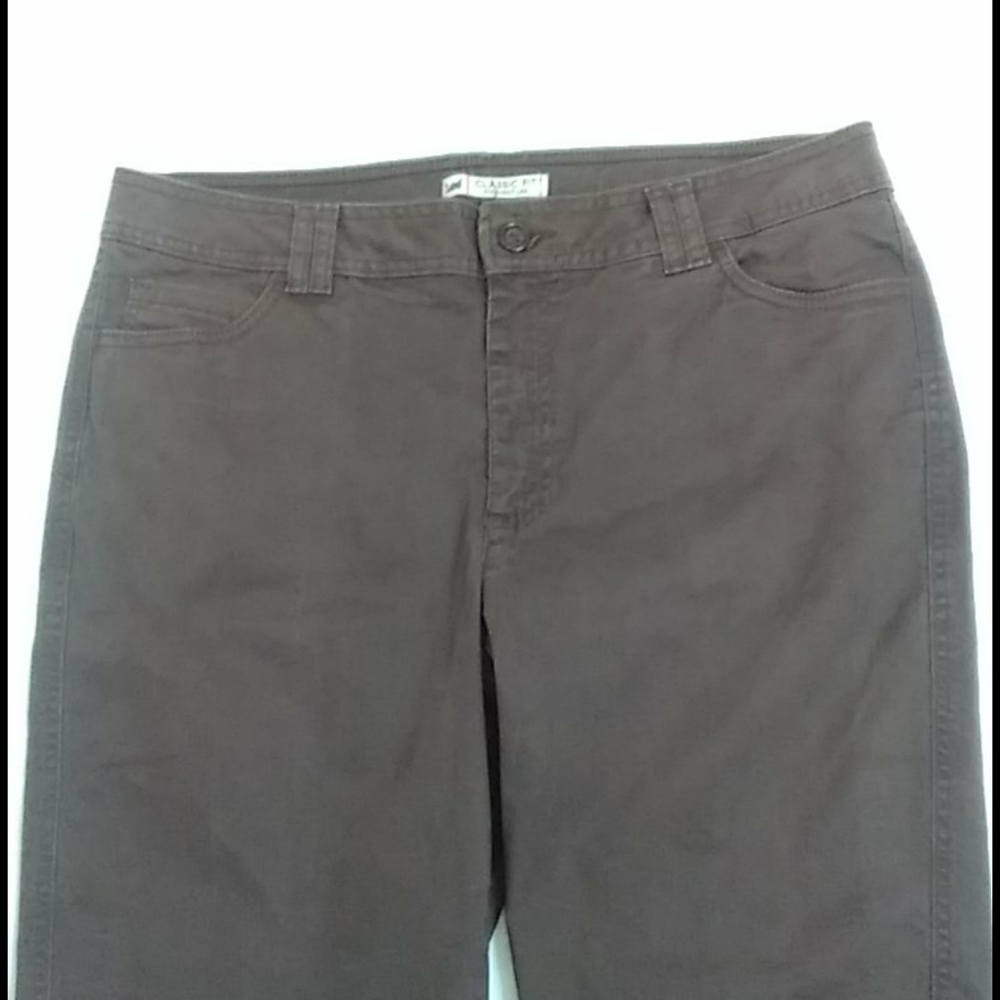 Lee Classic Fit Stretch Bermuda Shorts, size 16
